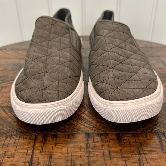 Global Win Women’s 11 Gray Quilted Slip On Loafer Sneaker - Picture 4 of 10